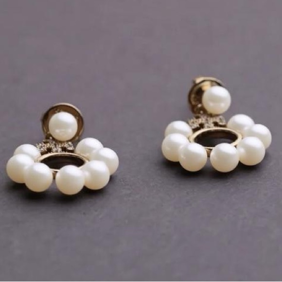TORY BURCH KIRA PAVÉ LOGO MULTI PEARL DROP EARRINGS - Picture 5 of 7